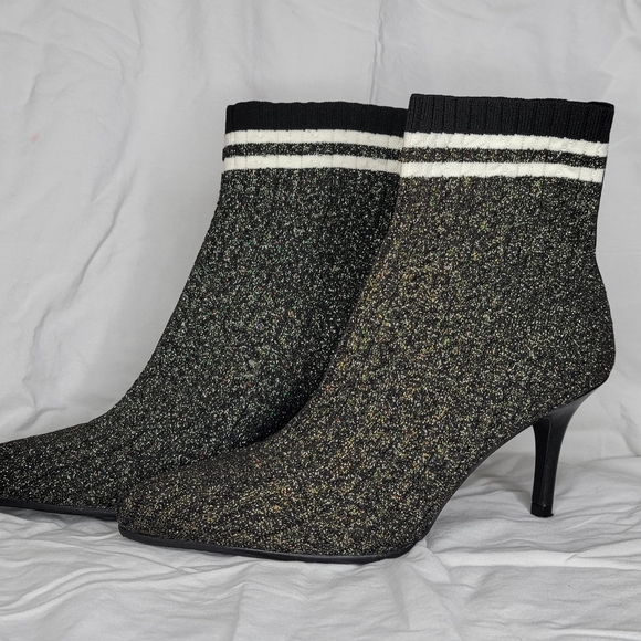 Stuart Weitzman - Picture 4 of 8